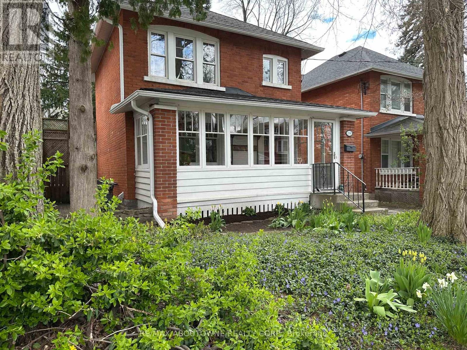 












2180 CAROLINE STREET

,
Burlington (Brant),




Ontario
L7R1M3

