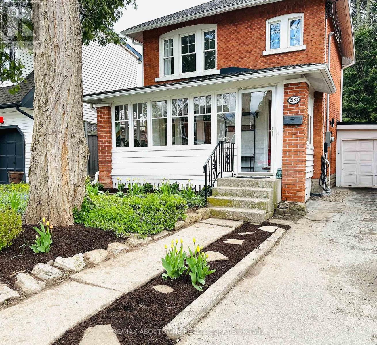 












2180 CAROLINE STREET

,
Burlington (Brant),




Ontario
L7R1M3

