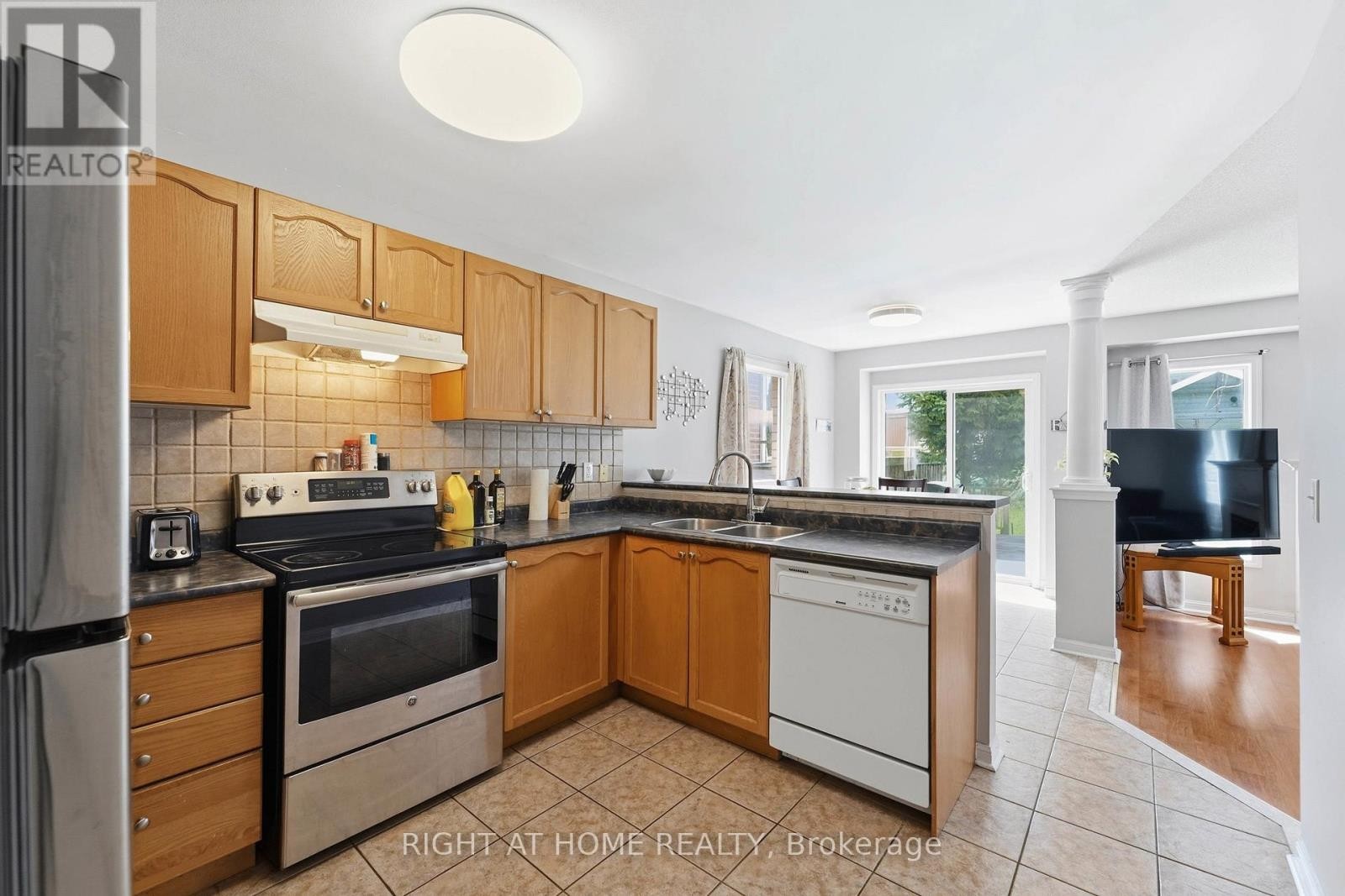 












83 HEADWATER ROAD

,
Caledon (Bolton West),




Ontario
L7E2W4

