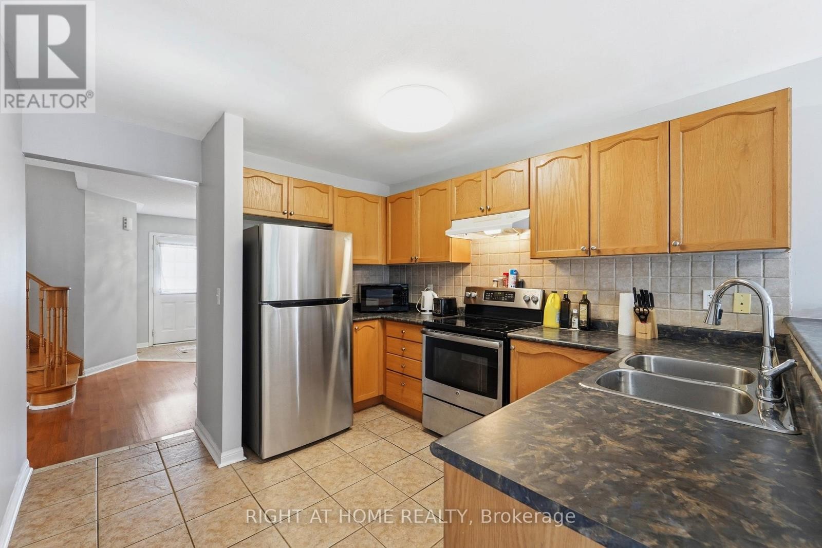 












83 HEADWATER ROAD

,
Caledon (Bolton West),




Ontario
L7E2W4

