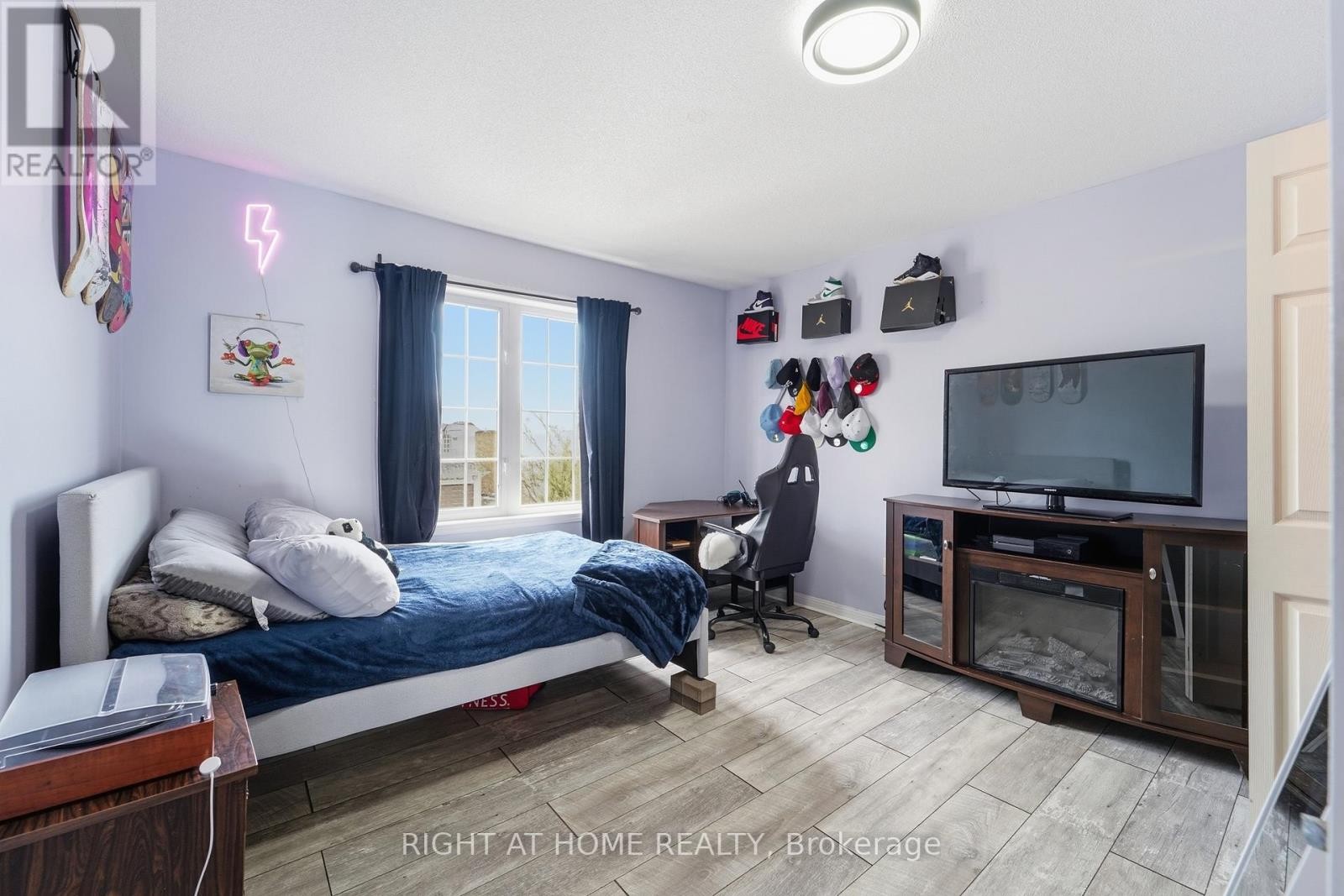 












83 HEADWATER ROAD

,
Caledon (Bolton West),




Ontario
L7E2W4

