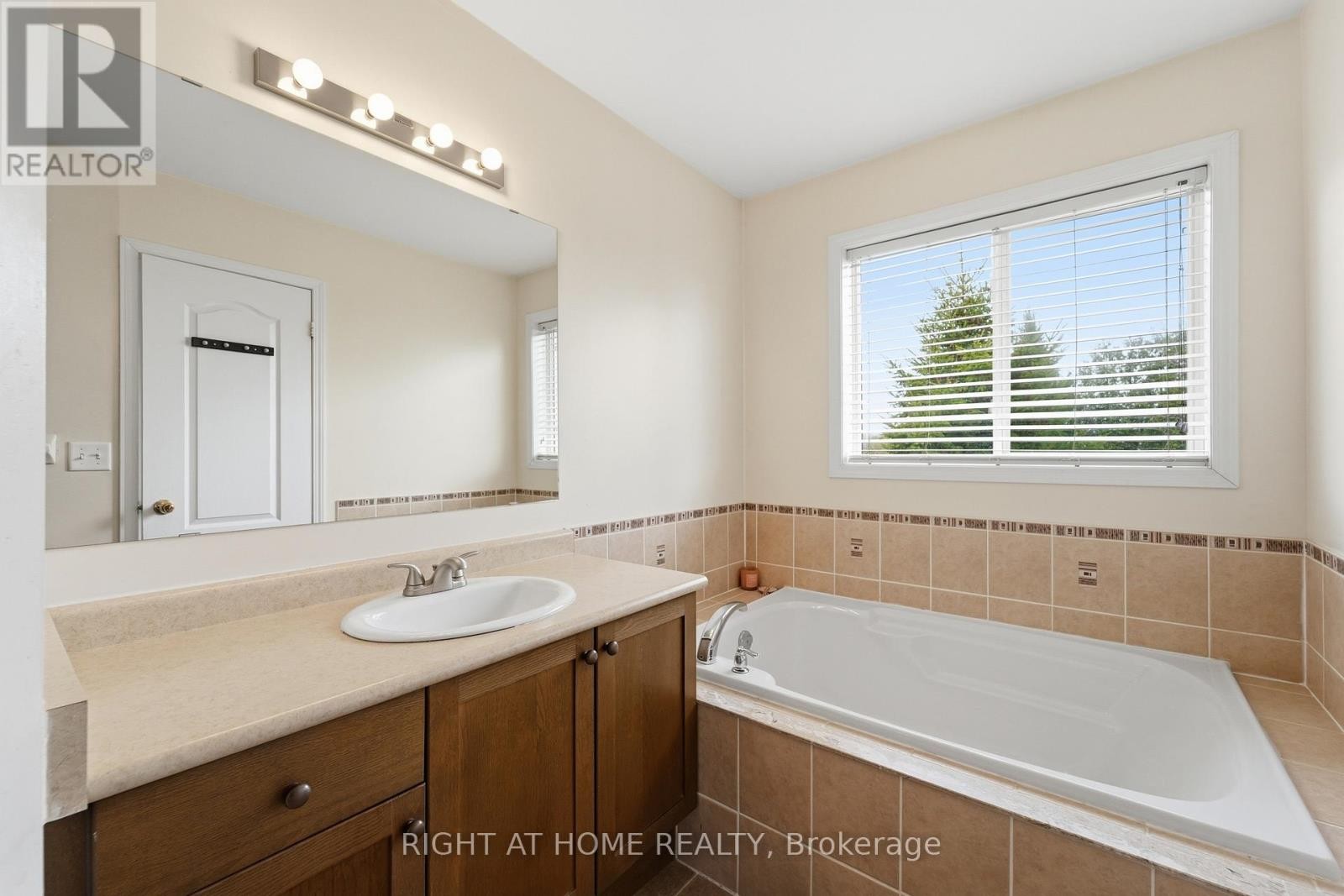 












83 HEADWATER ROAD

,
Caledon (Bolton West),




Ontario
L7E2W4

