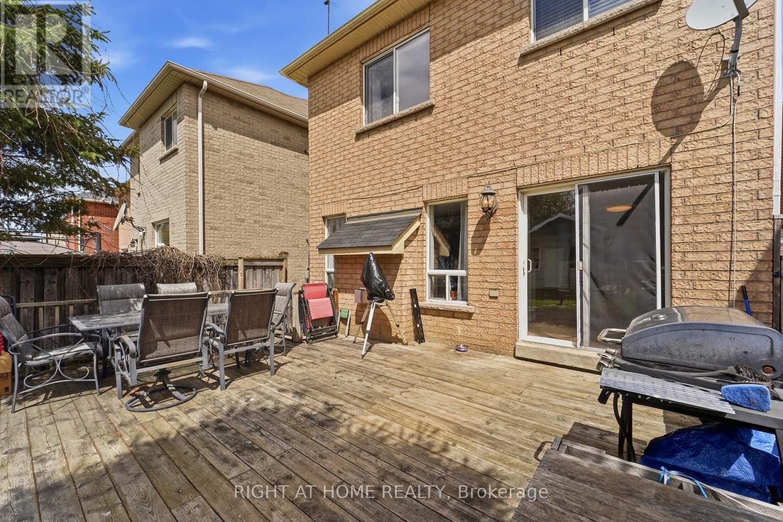 












83 HEADWATER ROAD

,
Caledon (Bolton West),




Ontario
L7E2W4


