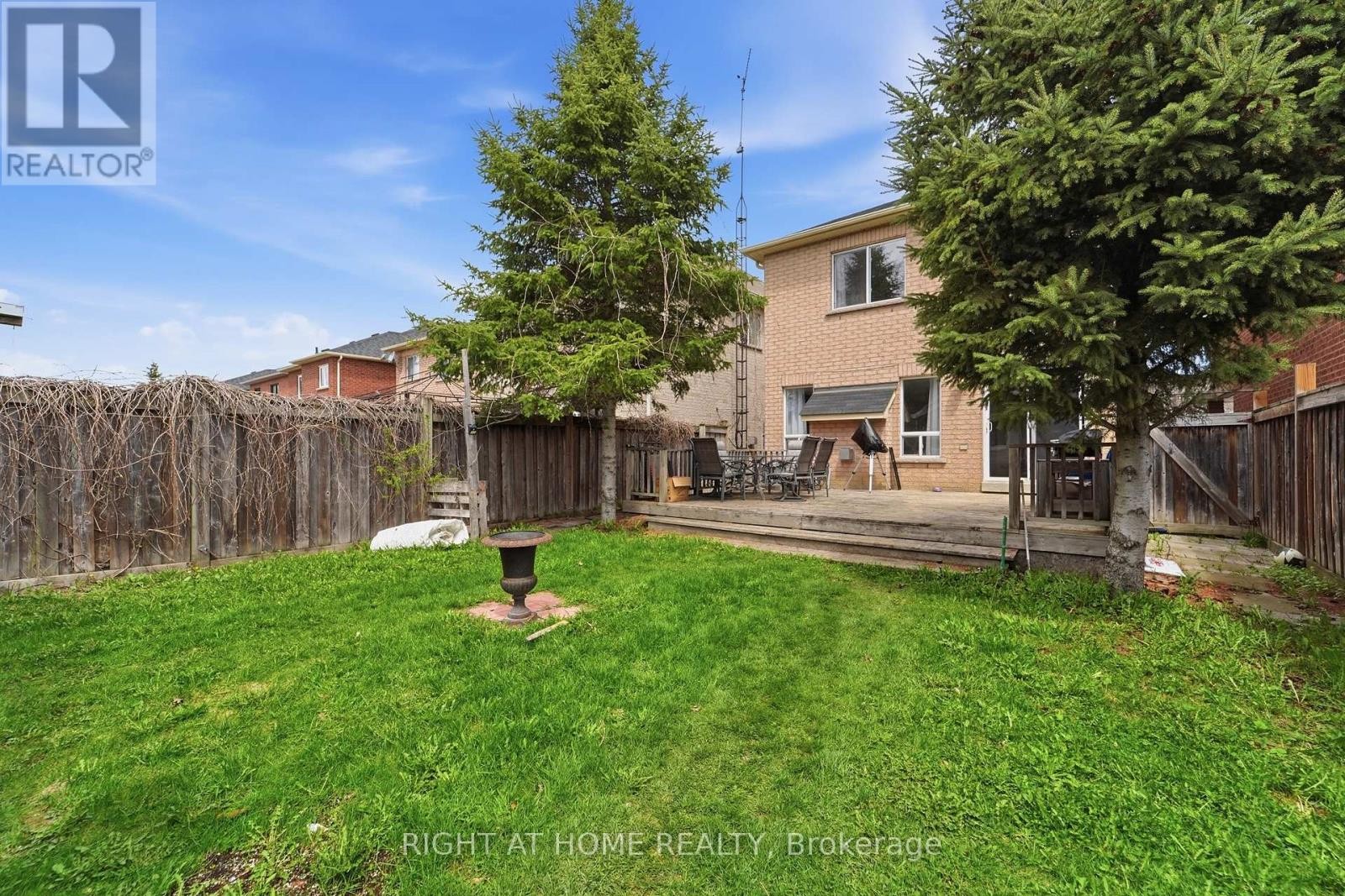 












83 HEADWATER ROAD

,
Caledon (Bolton West),




Ontario
L7E2W4

