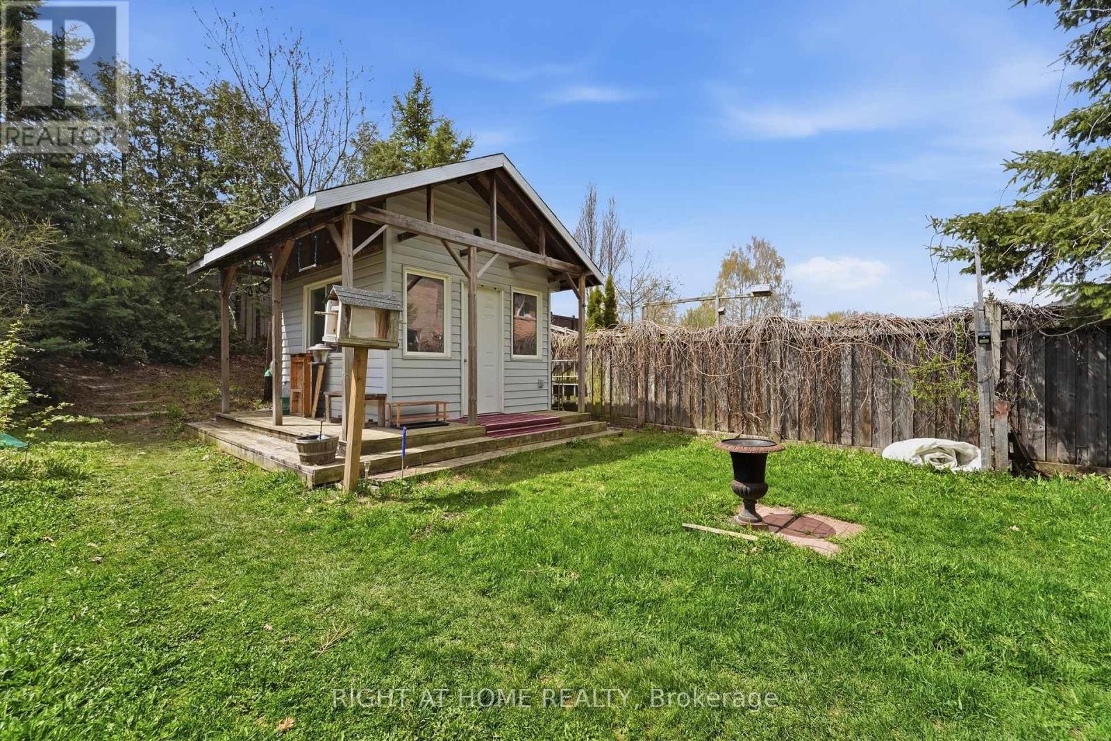 












83 HEADWATER ROAD

,
Caledon (Bolton West),




Ontario
L7E2W4

