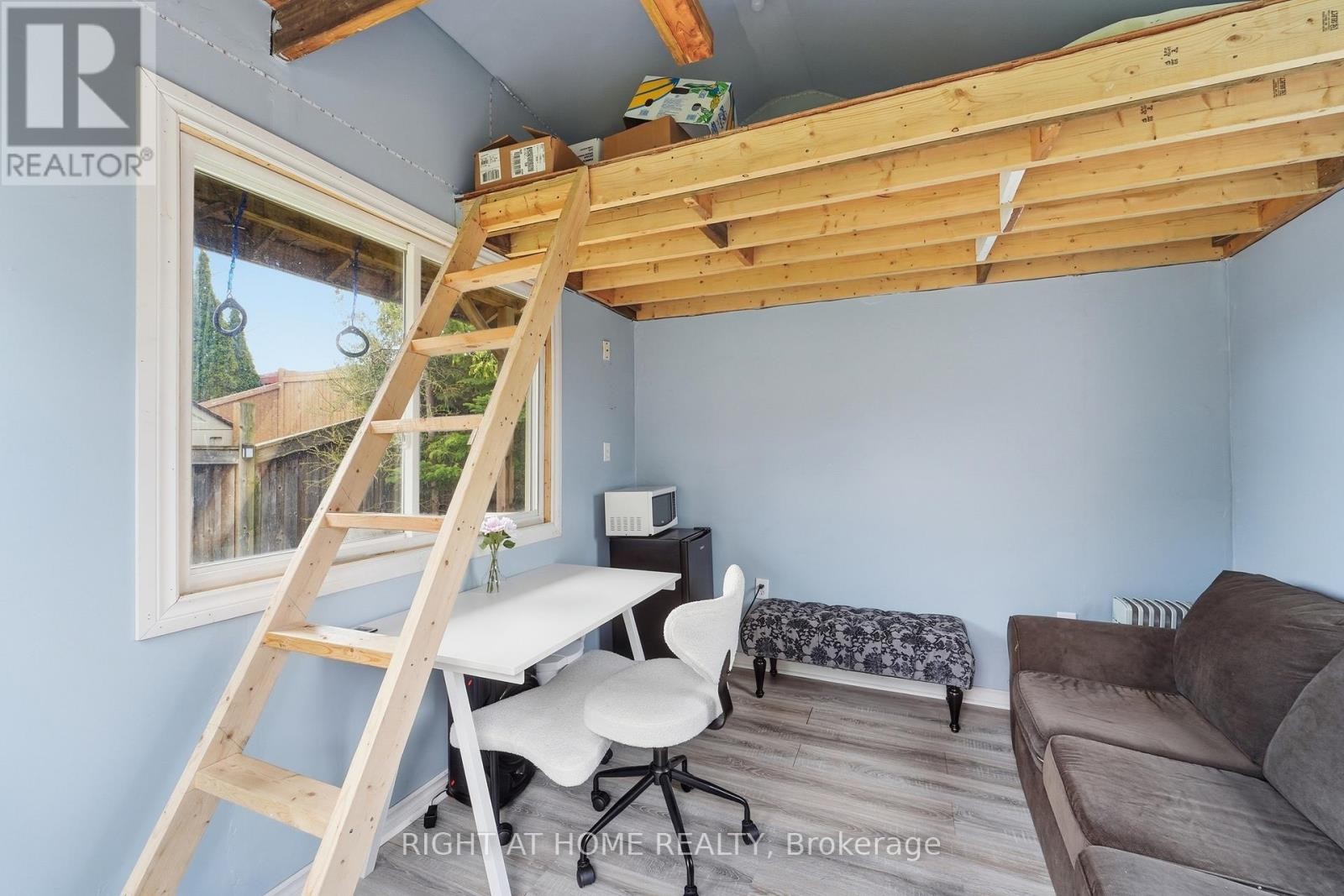 












83 HEADWATER ROAD

,
Caledon (Bolton West),




Ontario
L7E2W4

