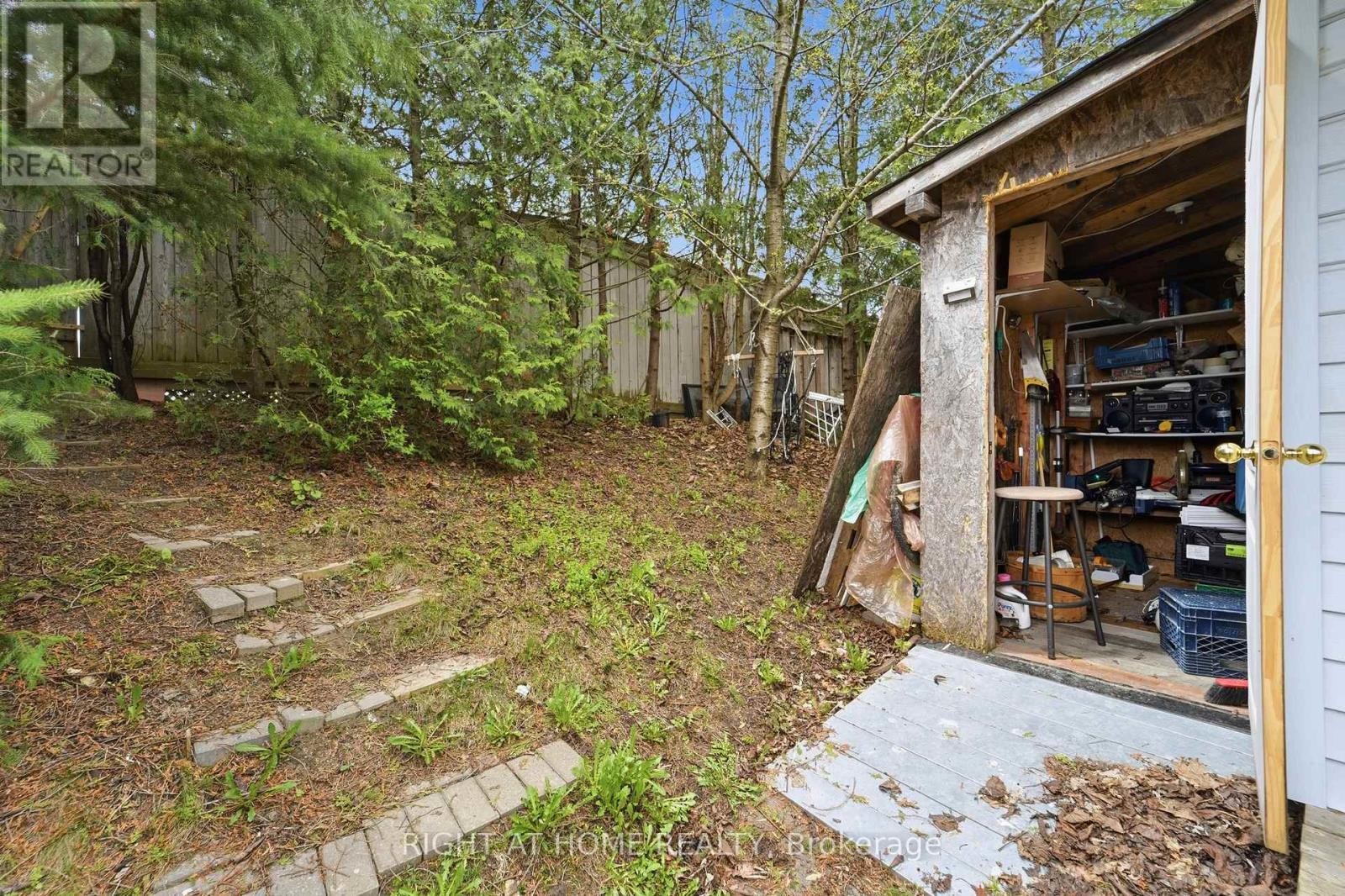 












83 HEADWATER ROAD

,
Caledon (Bolton West),




Ontario
L7E2W4

