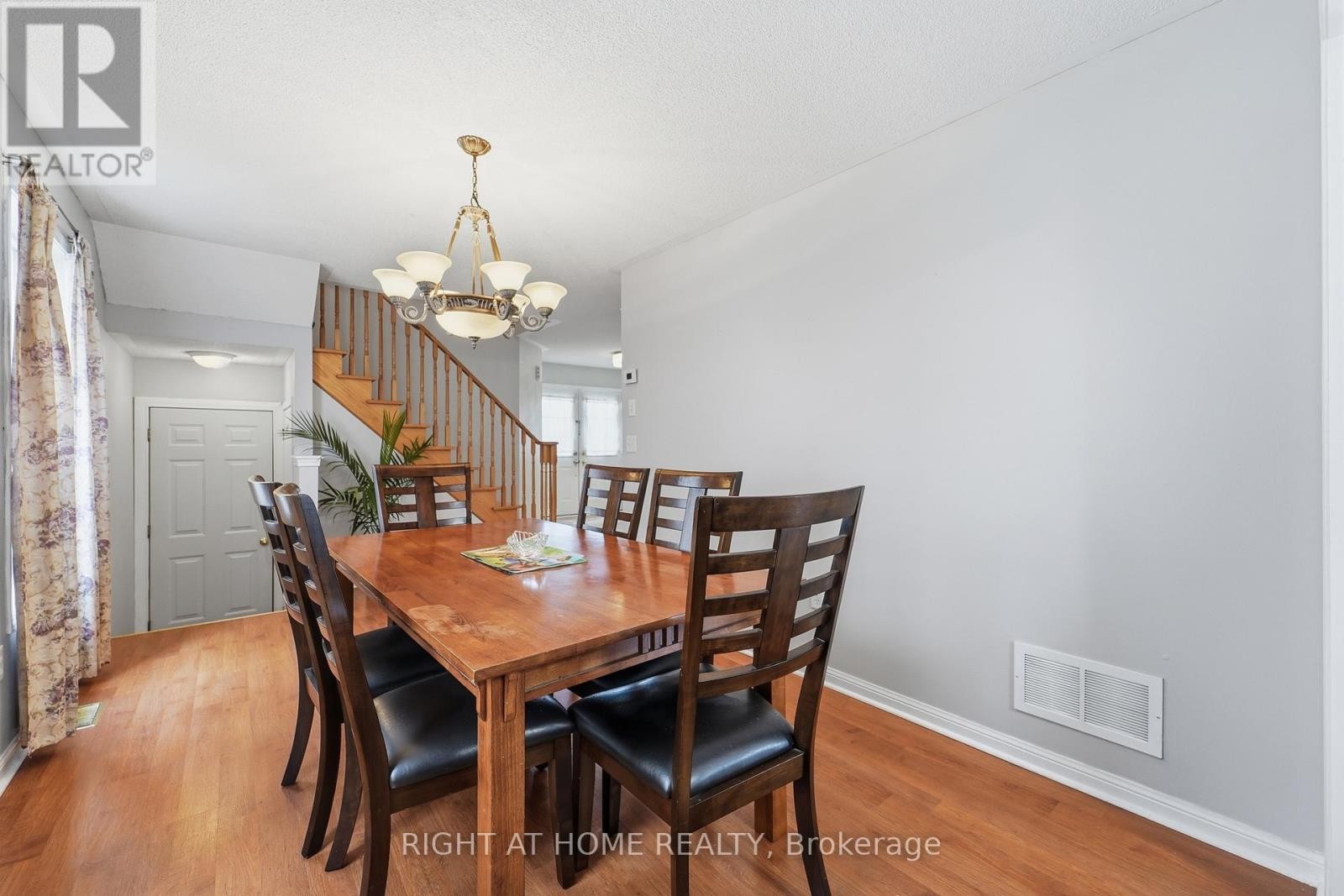 












83 HEADWATER ROAD

,
Caledon (Bolton West),




Ontario
L7E2W4

