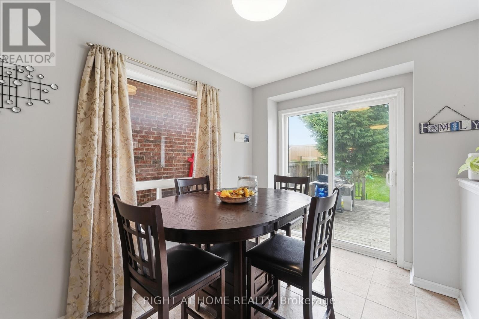 












83 HEADWATER ROAD

,
Caledon (Bolton West),




Ontario
L7E2W4

