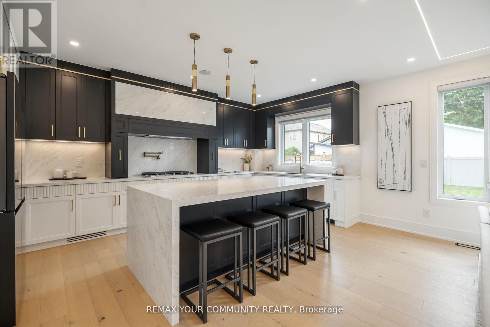 












14 RANWOOD DRIVE

,
Toronto (Humberlea-Pelmo Park),




Ontario
M9N3E9

