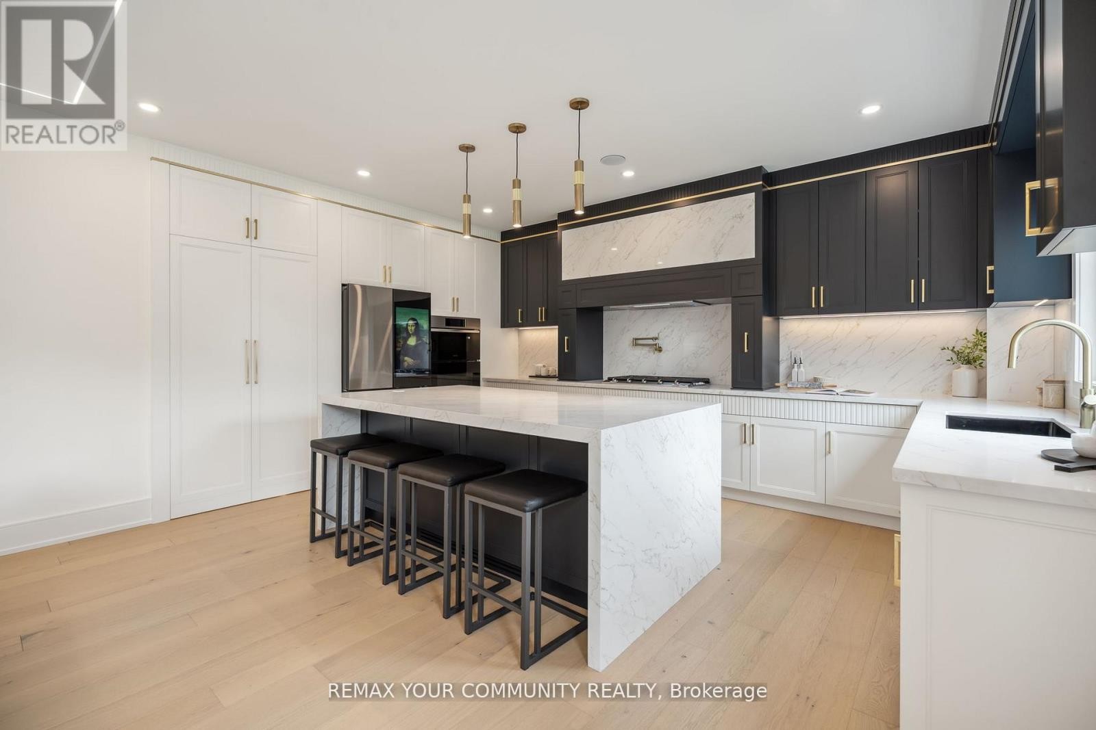 












14 RANWOOD DRIVE

,
Toronto (Humberlea-Pelmo Park),




Ontario
M9N3E9

