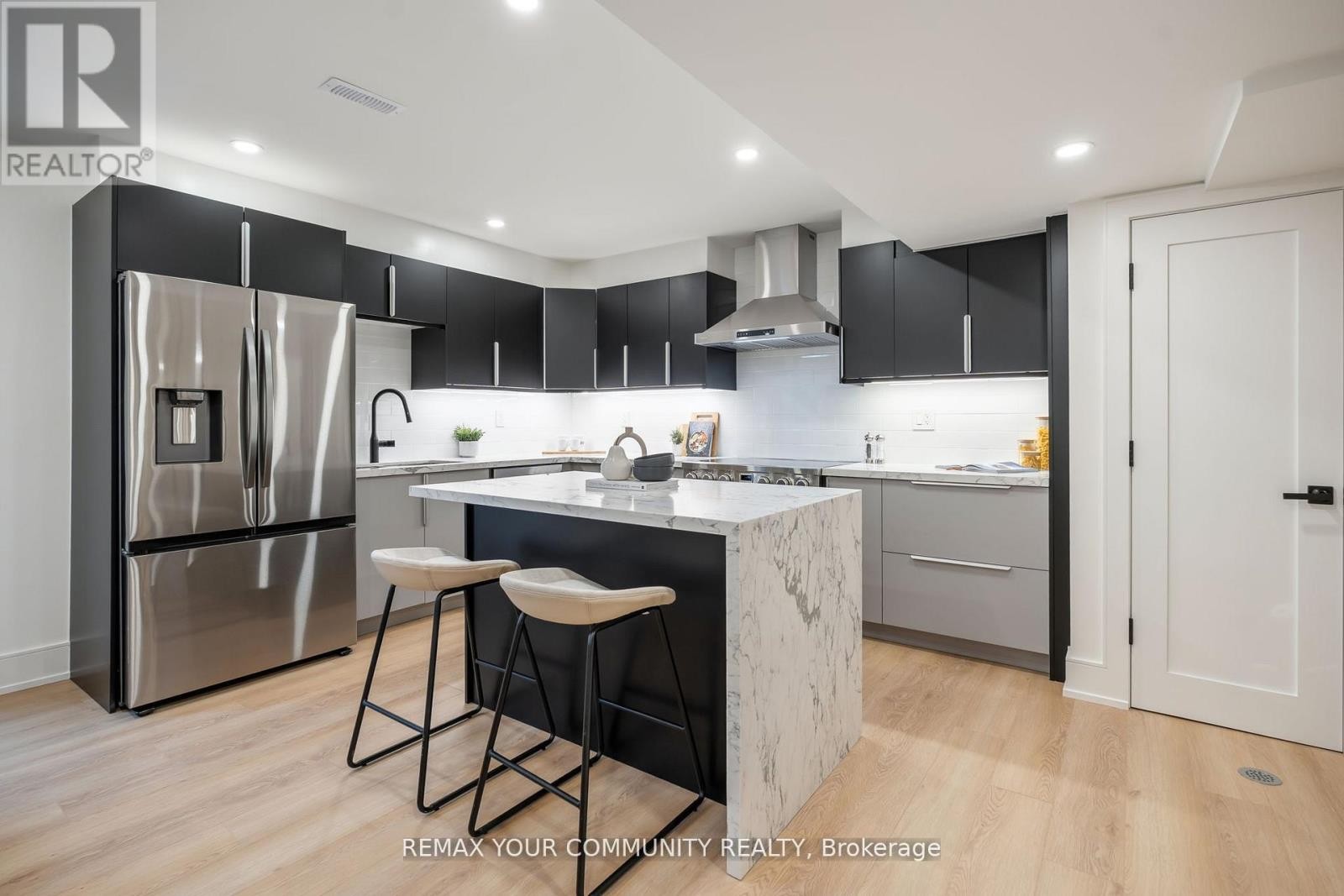 












14 RANWOOD DRIVE

,
Toronto (Humberlea-Pelmo Park),




Ontario
M9N3E9

