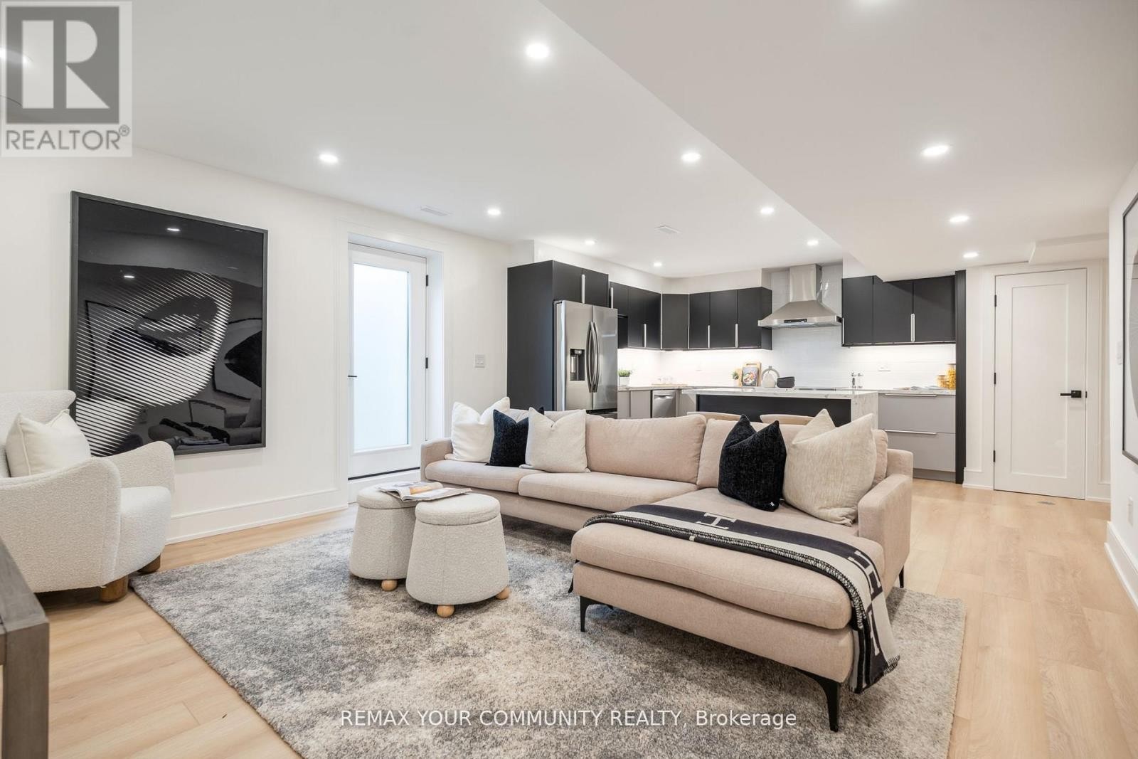












14 RANWOOD DRIVE

,
Toronto (Humberlea-Pelmo Park),




Ontario
M9N3E9

