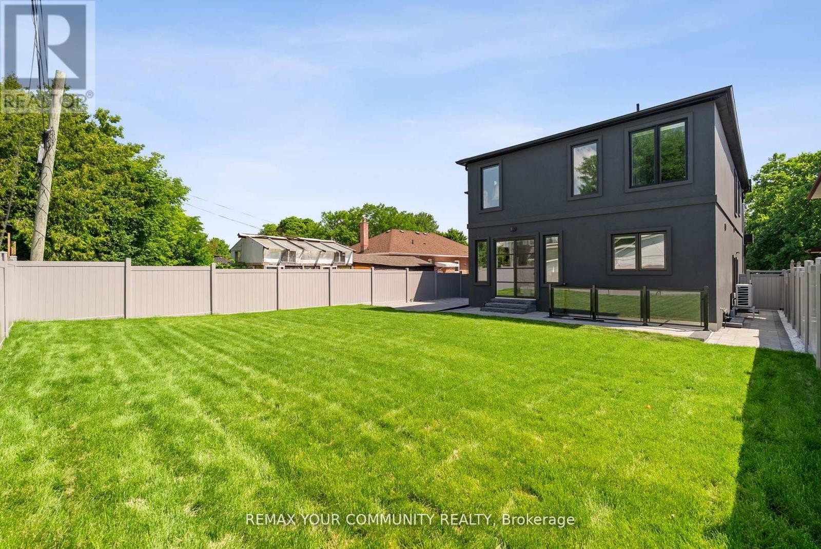 












14 RANWOOD DRIVE

,
Toronto (Humberlea-Pelmo Park),




Ontario
M9N3E9

