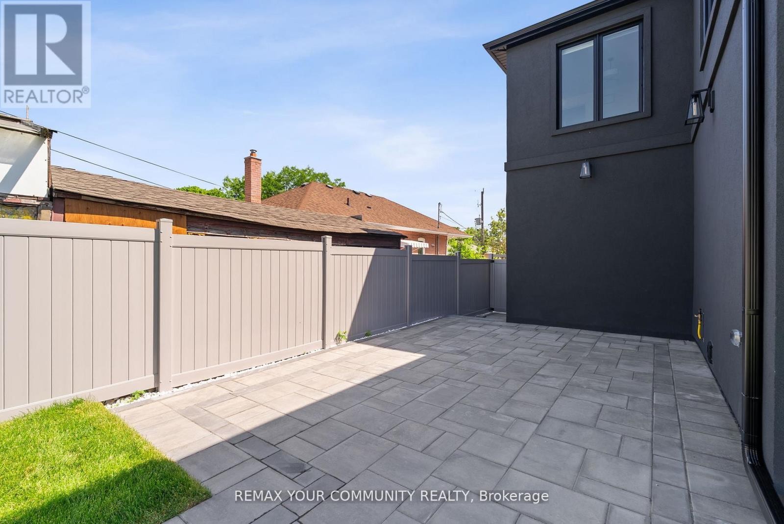 












14 RANWOOD DRIVE

,
Toronto (Humberlea-Pelmo Park),




Ontario
M9N3E9


