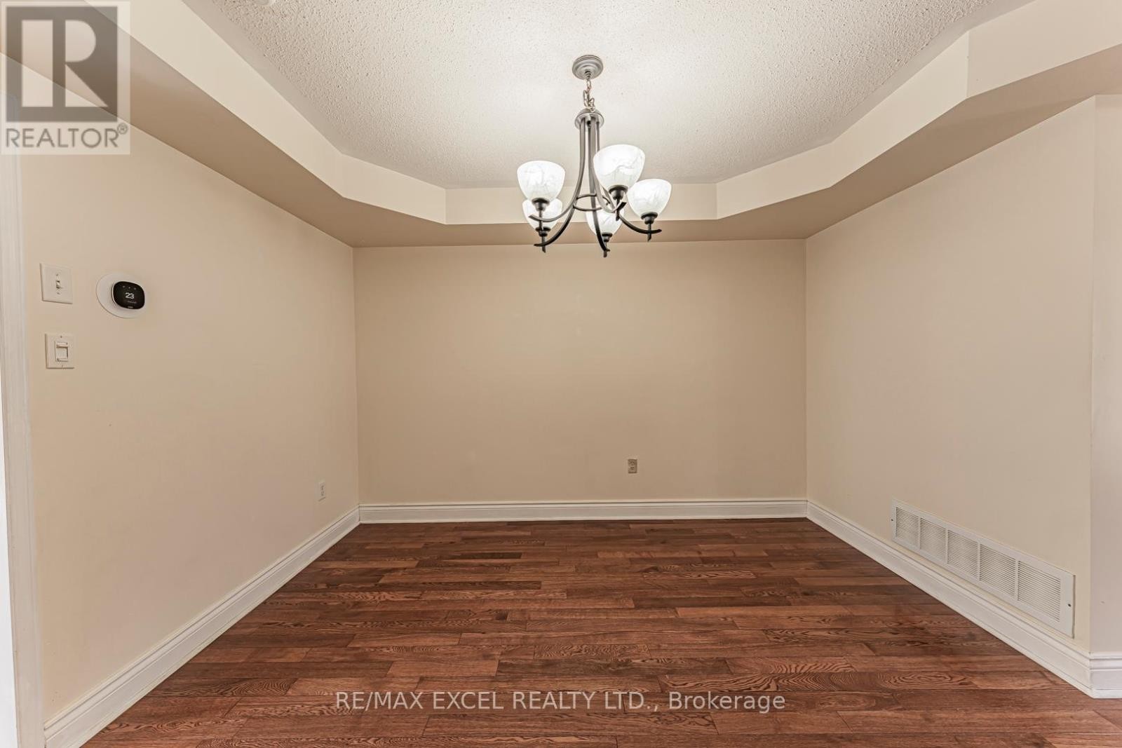 












98 GEORGIAN DRIVE

,
Oakville (RO River Oaks),




Ontario
L6H6V1

