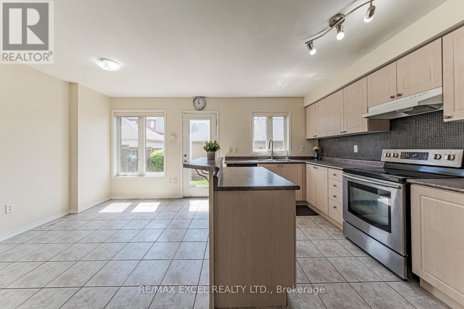 












98 GEORGIAN DRIVE

,
Oakville (RO River Oaks),




Ontario
L6H6V1

