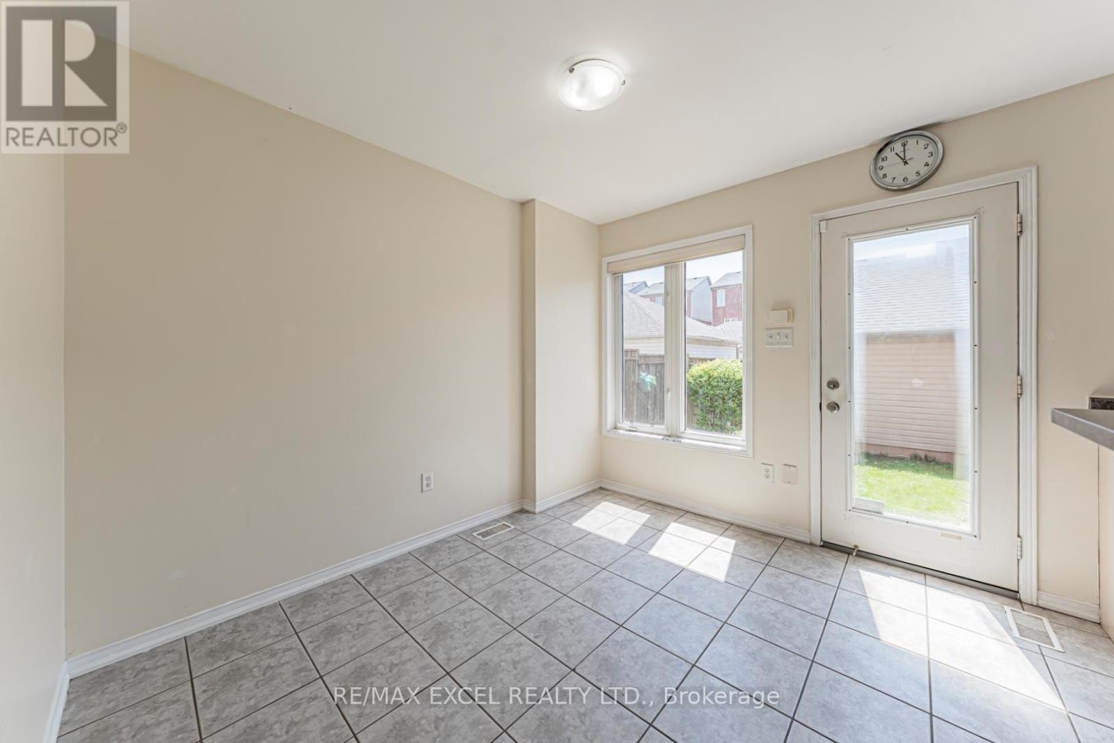 












98 GEORGIAN DRIVE

,
Oakville (RO River Oaks),




Ontario
L6H6V1

