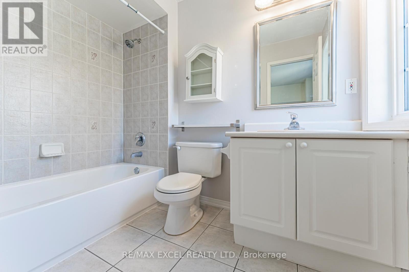












98 GEORGIAN DRIVE

,
Oakville (RO River Oaks),




Ontario
L6H6V1

