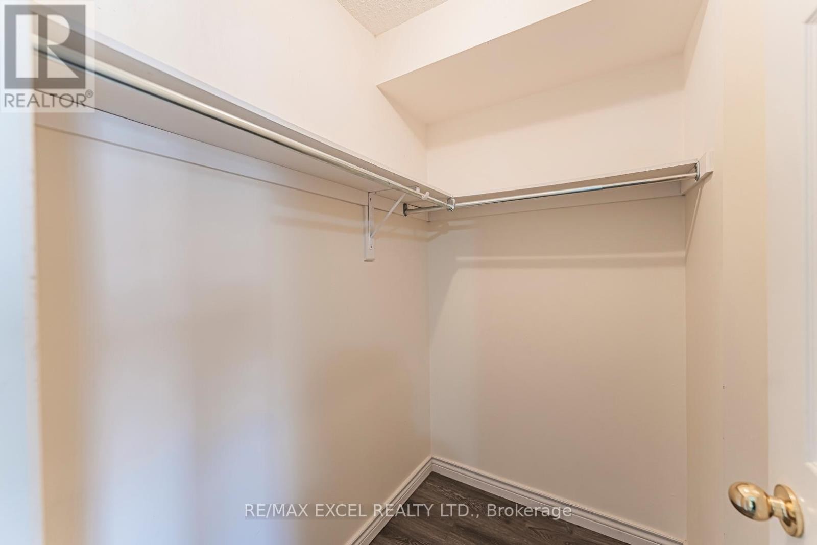












98 GEORGIAN DRIVE

,
Oakville (RO River Oaks),




Ontario
L6H6V1

