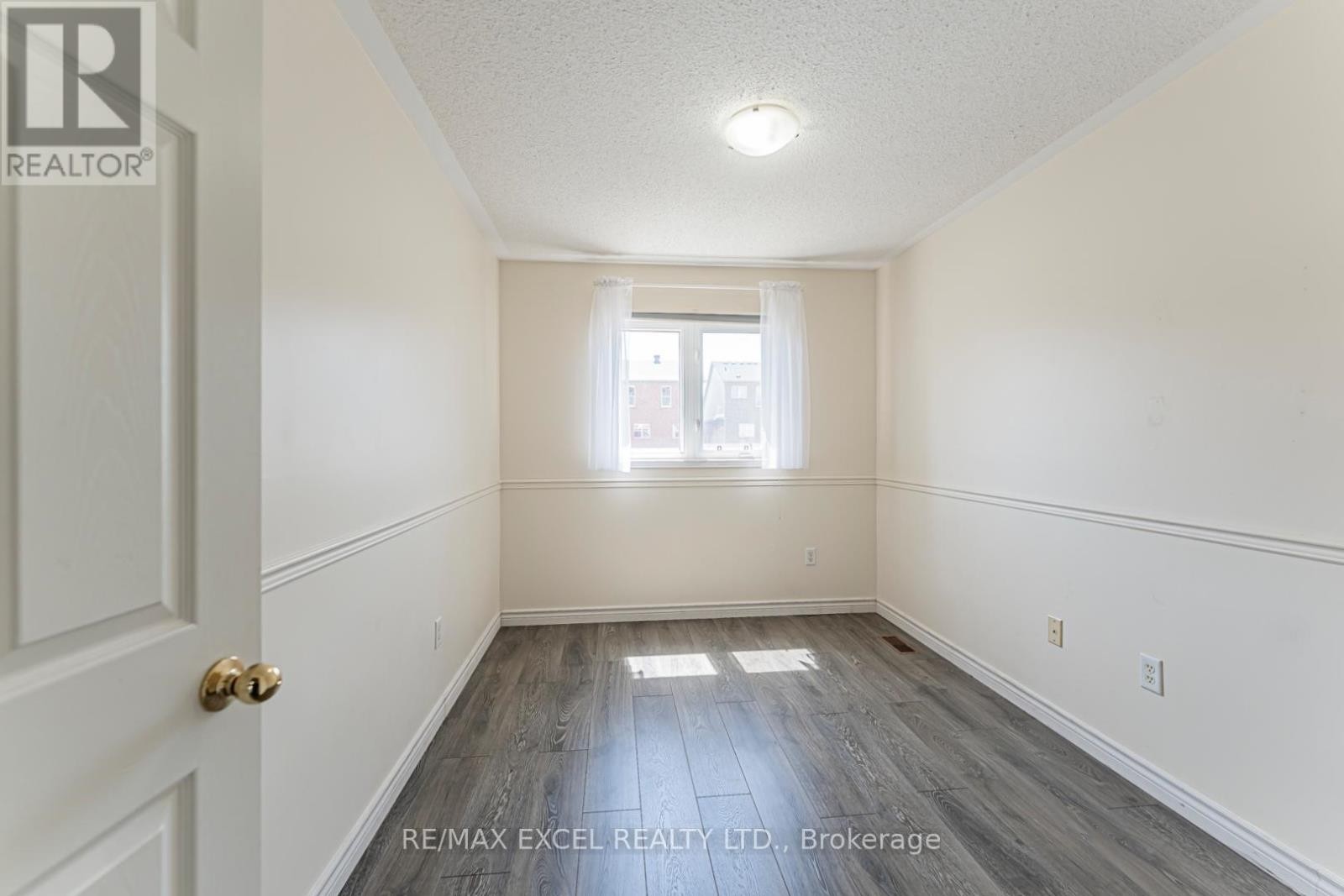 












98 GEORGIAN DRIVE

,
Oakville (RO River Oaks),




Ontario
L6H6V1

