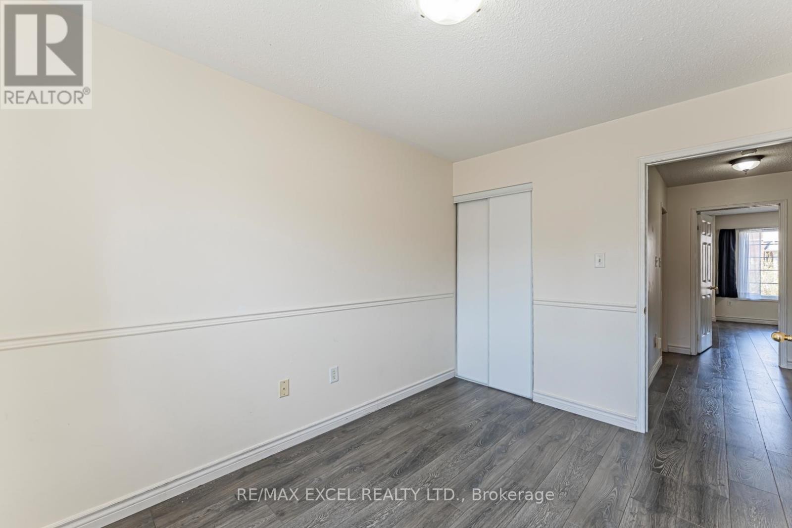 












98 GEORGIAN DRIVE

,
Oakville (RO River Oaks),




Ontario
L6H6V1

