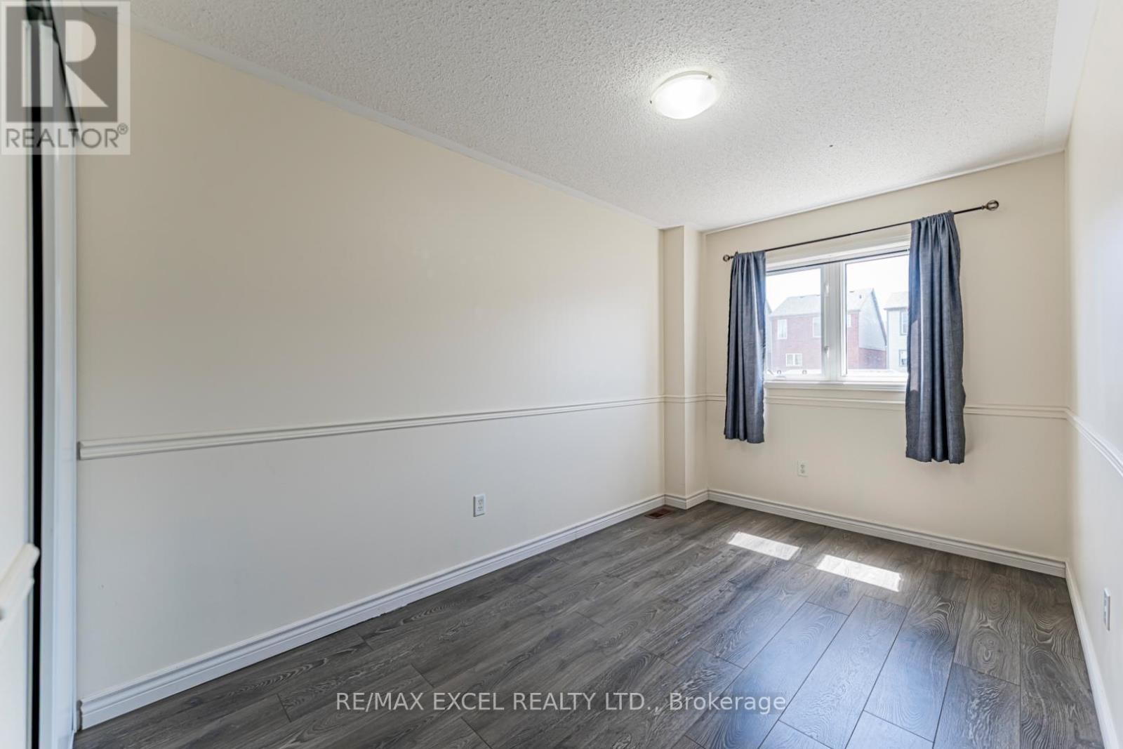 












98 GEORGIAN DRIVE

,
Oakville (RO River Oaks),




Ontario
L6H6V1

