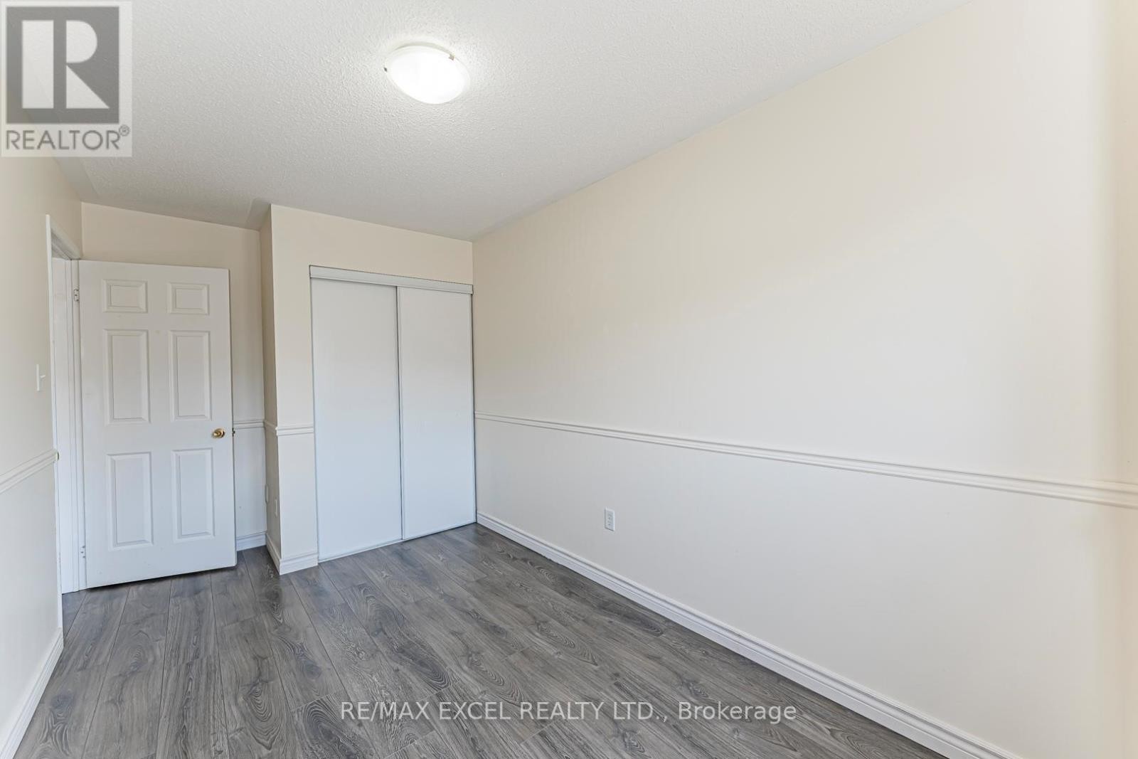 












98 GEORGIAN DRIVE

,
Oakville (RO River Oaks),




Ontario
L6H6V1

