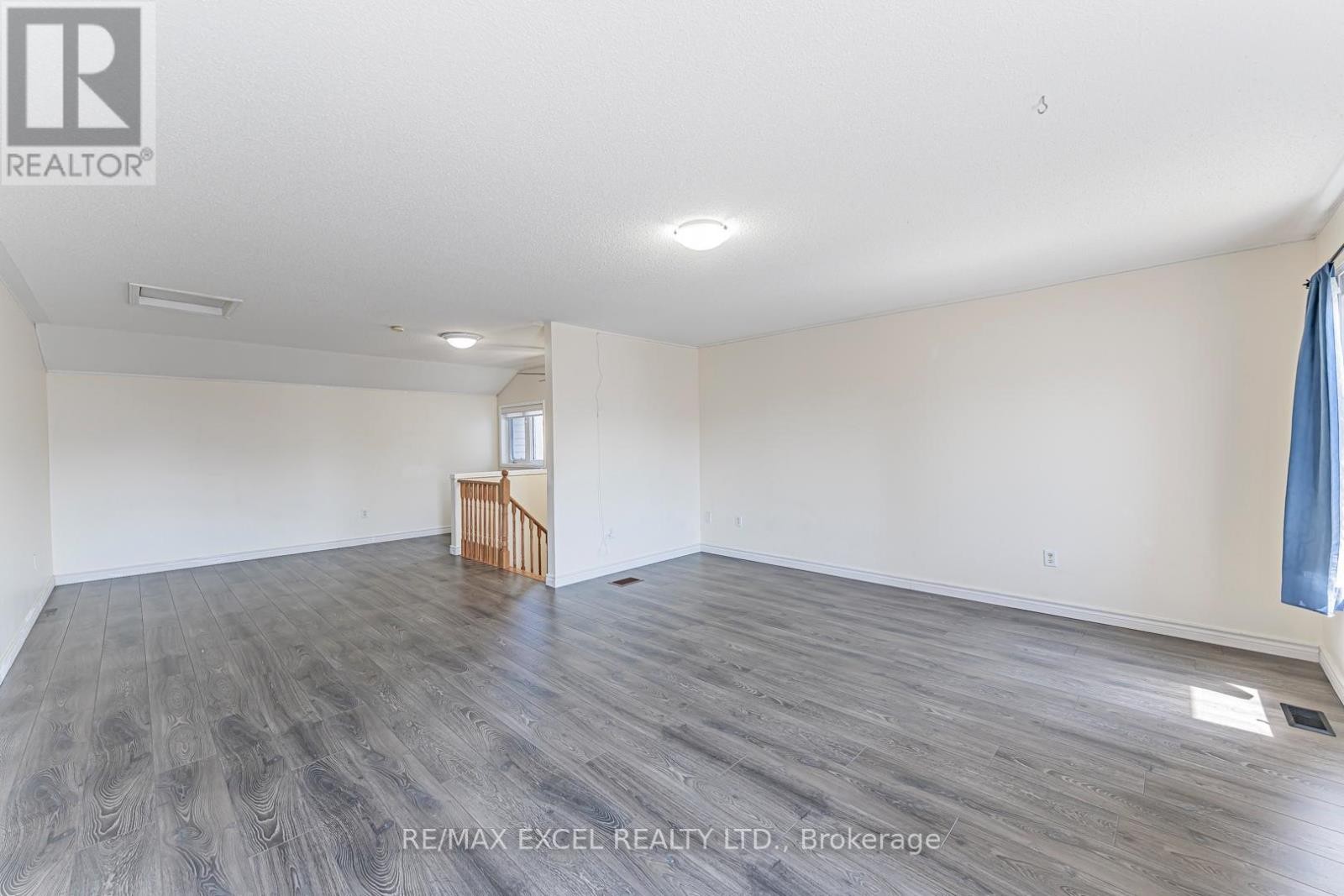 












98 GEORGIAN DRIVE

,
Oakville (RO River Oaks),




Ontario
L6H6V1

