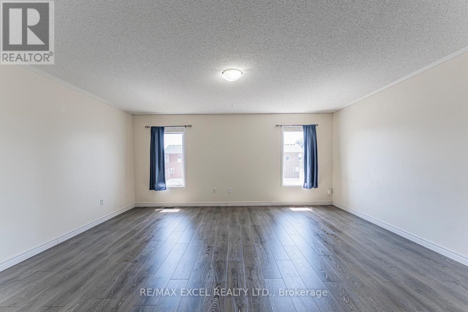 












98 GEORGIAN DRIVE

,
Oakville (RO River Oaks),




Ontario
L6H6V1

