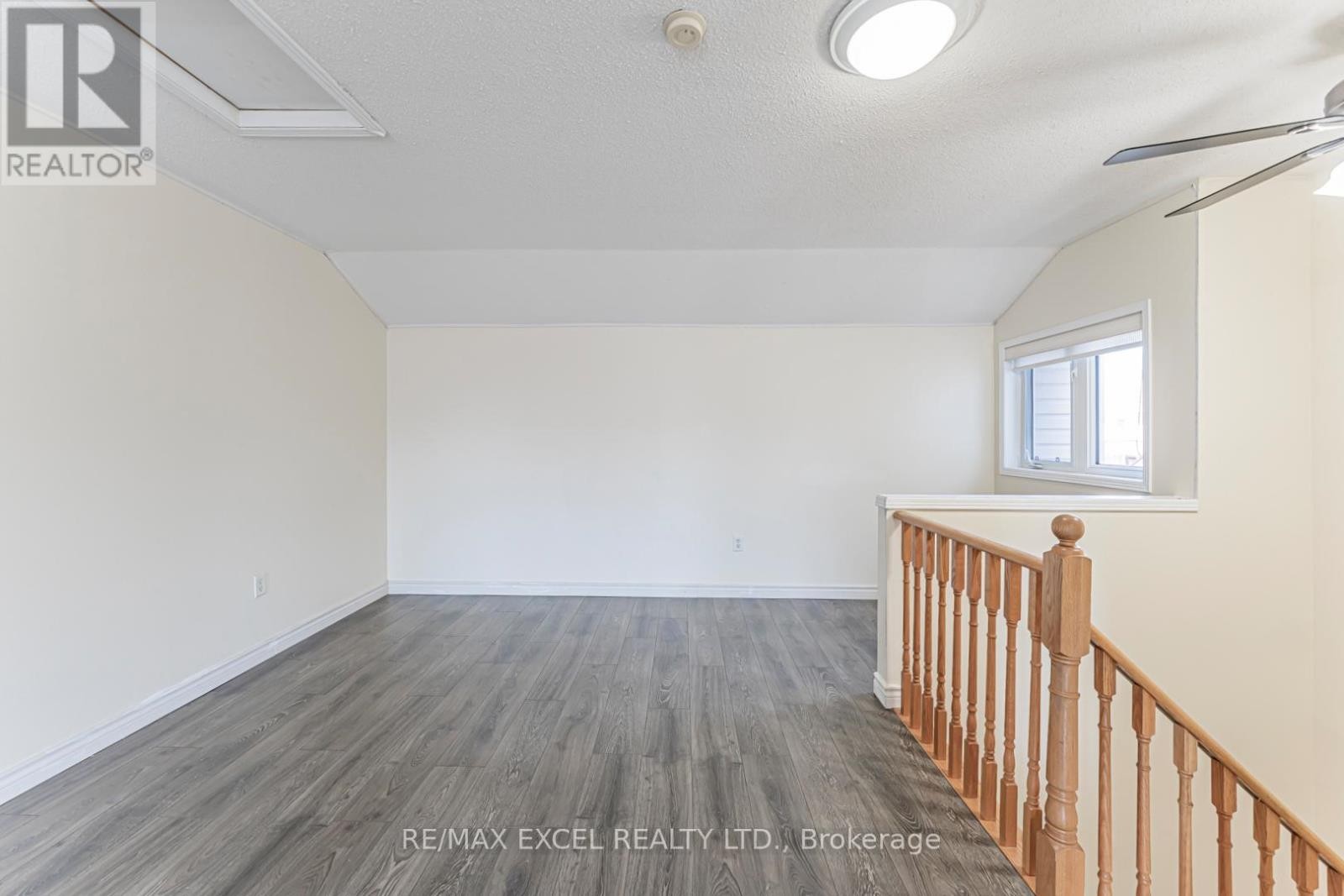 












98 GEORGIAN DRIVE

,
Oakville (RO River Oaks),




Ontario
L6H6V1

