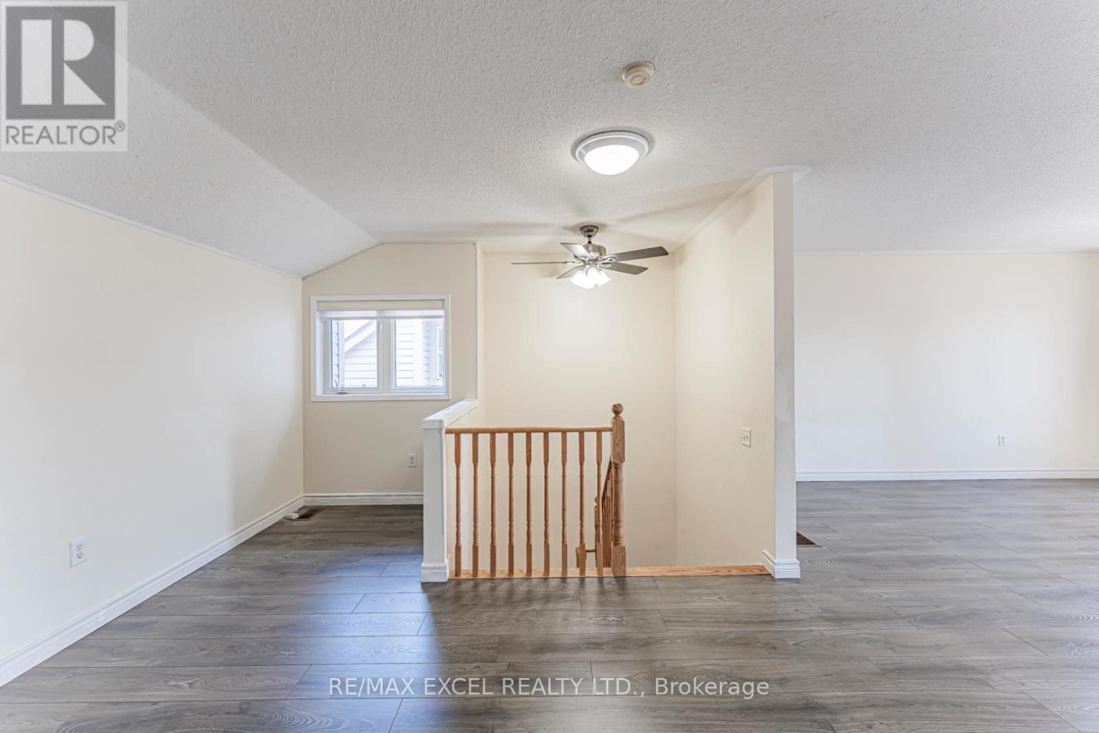 












98 GEORGIAN DRIVE

,
Oakville (RO River Oaks),




Ontario
L6H6V1

