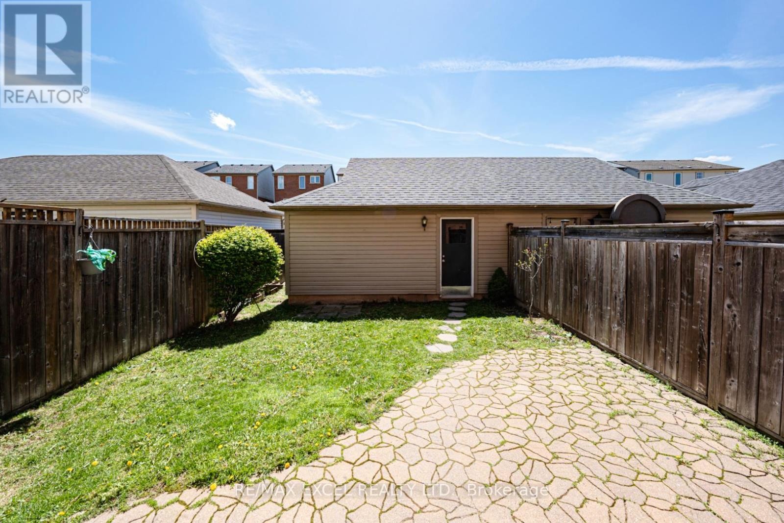 












98 GEORGIAN DRIVE

,
Oakville (RO River Oaks),




Ontario
L6H6V1

