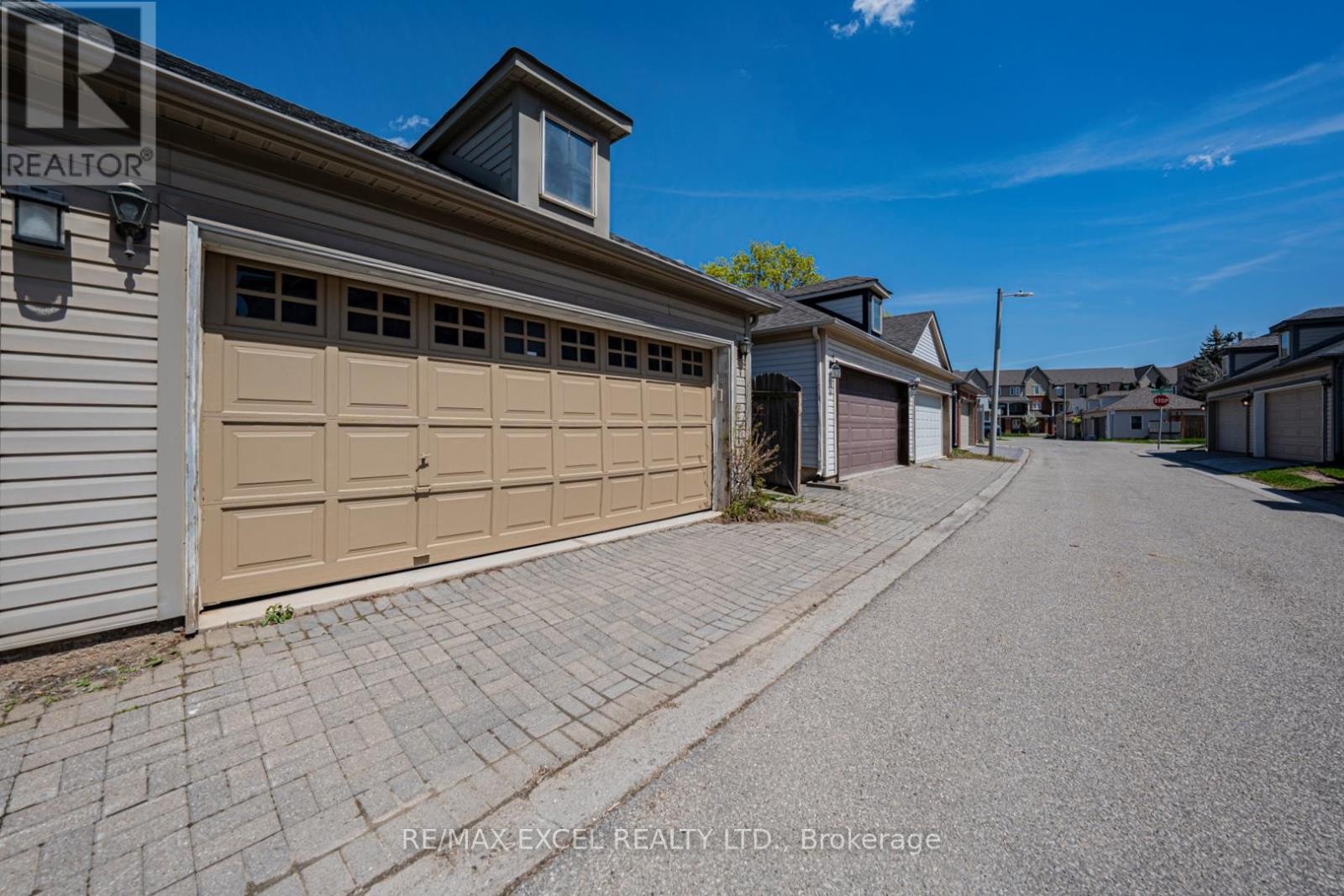 












98 GEORGIAN DRIVE

,
Oakville (RO River Oaks),




Ontario
L6H6V1

