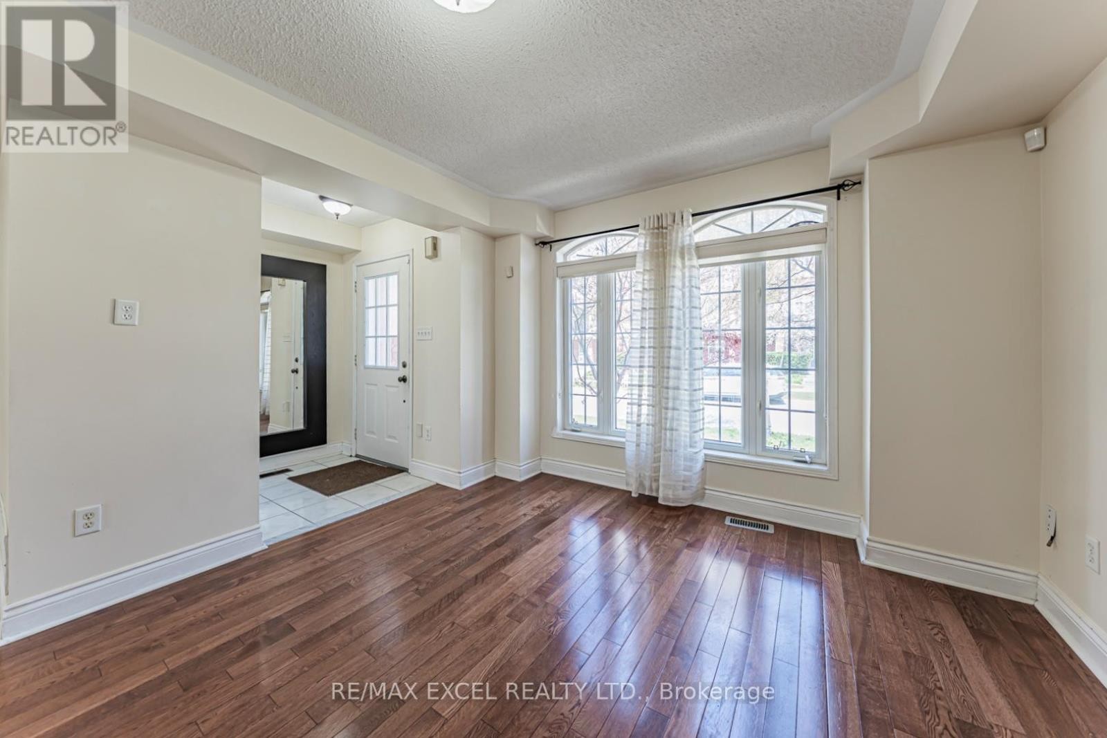 












98 GEORGIAN DRIVE

,
Oakville (RO River Oaks),




Ontario
L6H6V1

