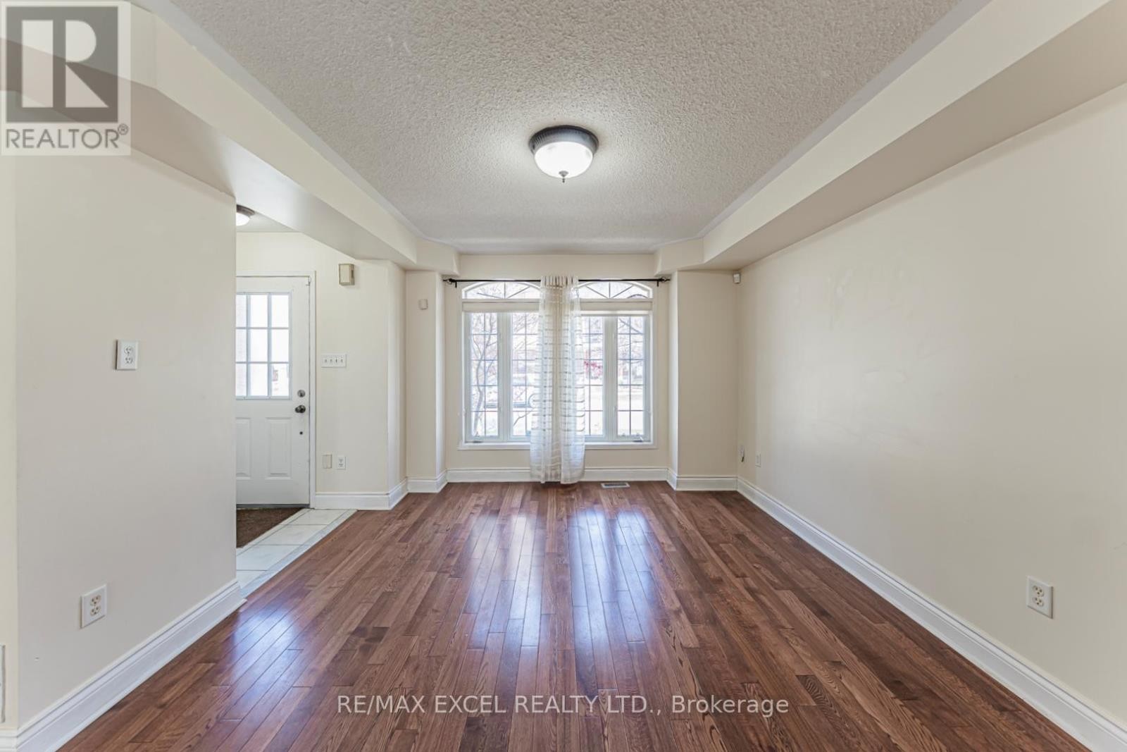 












98 GEORGIAN DRIVE

,
Oakville (RO River Oaks),




Ontario
L6H6V1

