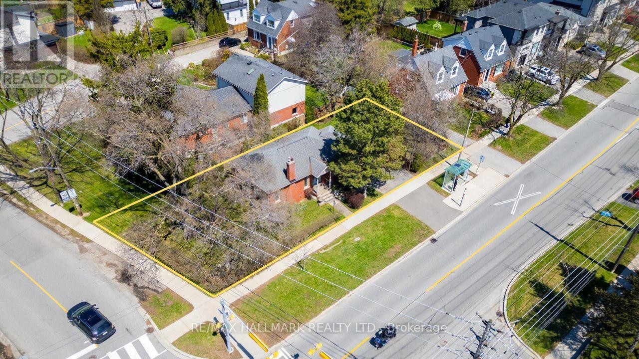 












200 BERRY ROAD

,
Toronto (Stonegate-Queensway),




Ontario
M8Y1W8

