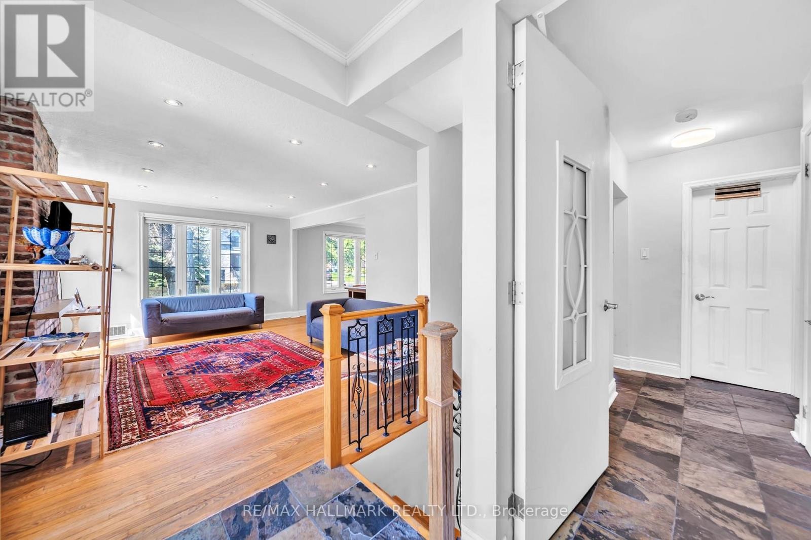 












200 BERRY ROAD

,
Toronto (Stonegate-Queensway),




Ontario
M8Y1W8

