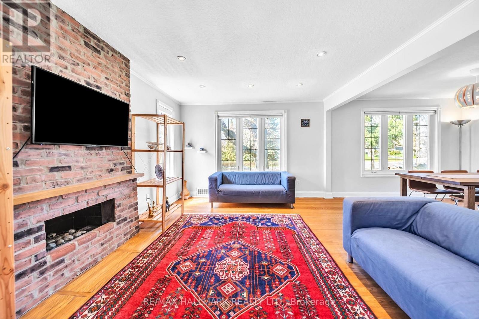 












200 BERRY ROAD

,
Toronto (Stonegate-Queensway),




Ontario
M8Y1W8

