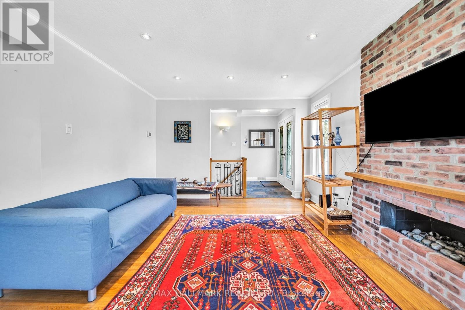 












200 BERRY ROAD

,
Toronto (Stonegate-Queensway),




Ontario
M8Y1W8

