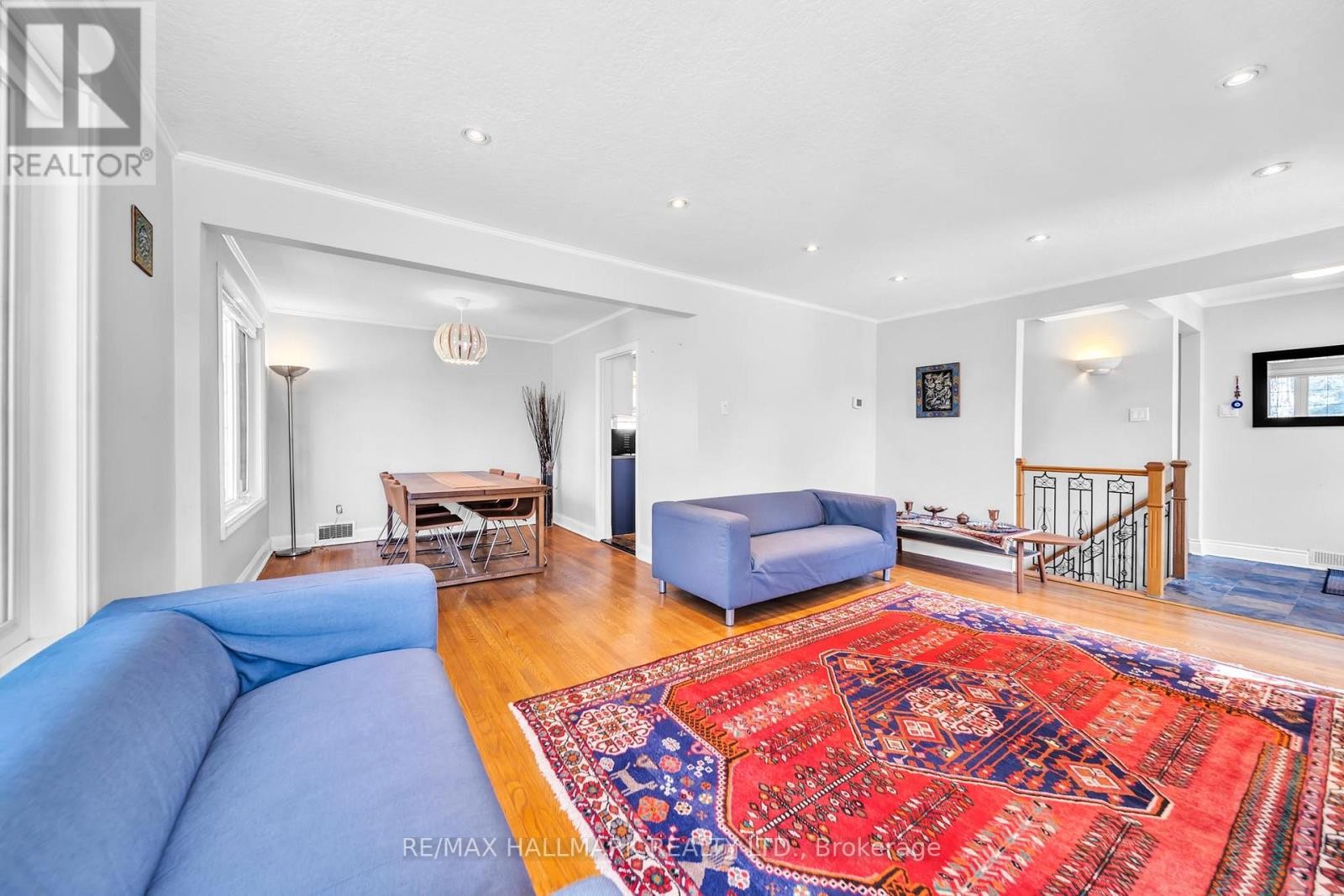 












200 BERRY ROAD

,
Toronto (Stonegate-Queensway),




Ontario
M8Y1W8

