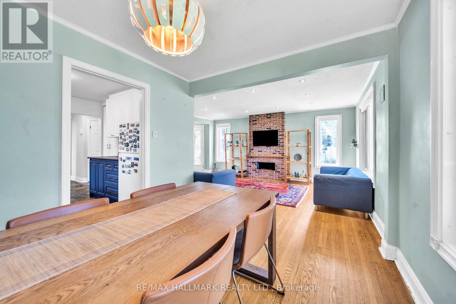 












200 BERRY ROAD

,
Toronto (Stonegate-Queensway),




Ontario
M8Y1W8

