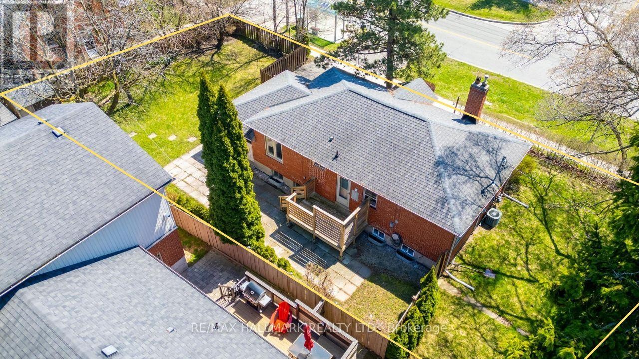 












200 BERRY ROAD

,
Toronto (Stonegate-Queensway),




Ontario
M8Y1W8


