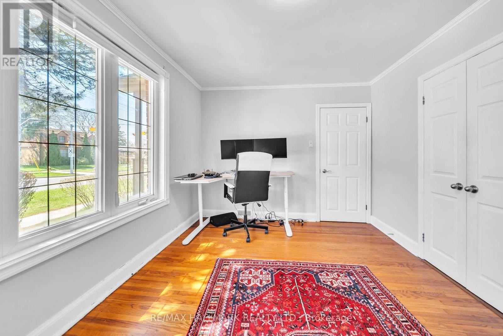 












200 BERRY ROAD

,
Toronto (Stonegate-Queensway),




Ontario
M8Y1W8

