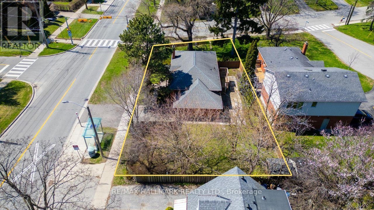 












200 BERRY ROAD

,
Toronto (Stonegate-Queensway),




Ontario
M8Y1W8

