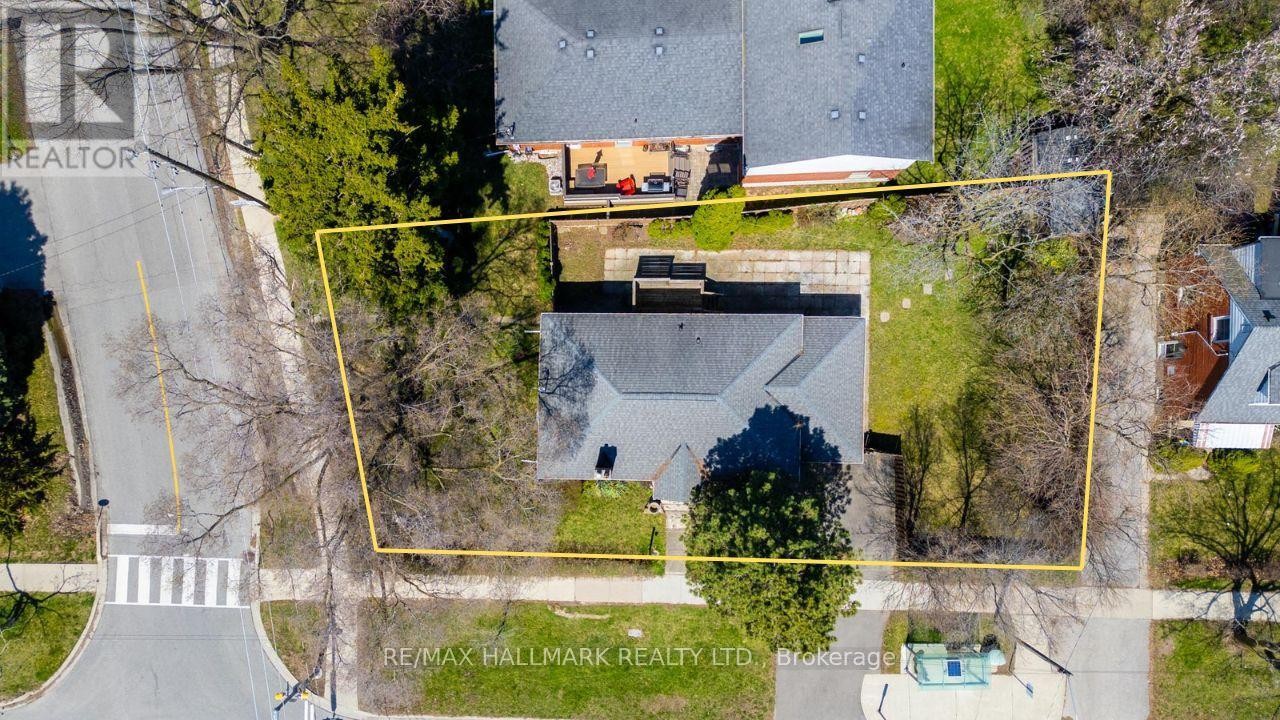 












200 BERRY ROAD

,
Toronto (Stonegate-Queensway),




Ontario
M8Y1W8

