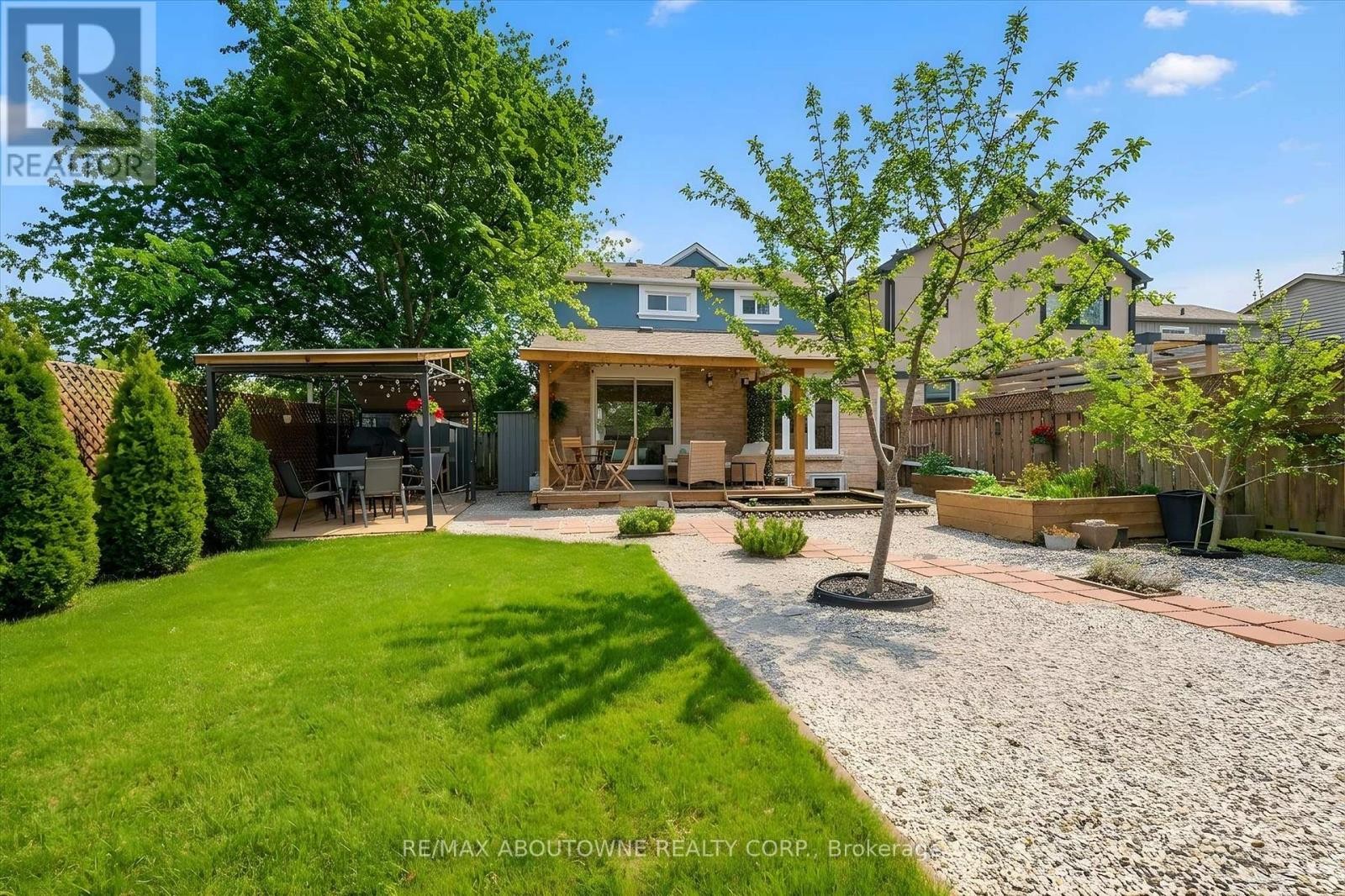 












395 MAIDSTONE CRESCENT

,
Oakville (GA Glen Abbey),




Ontario
L6M1C1


