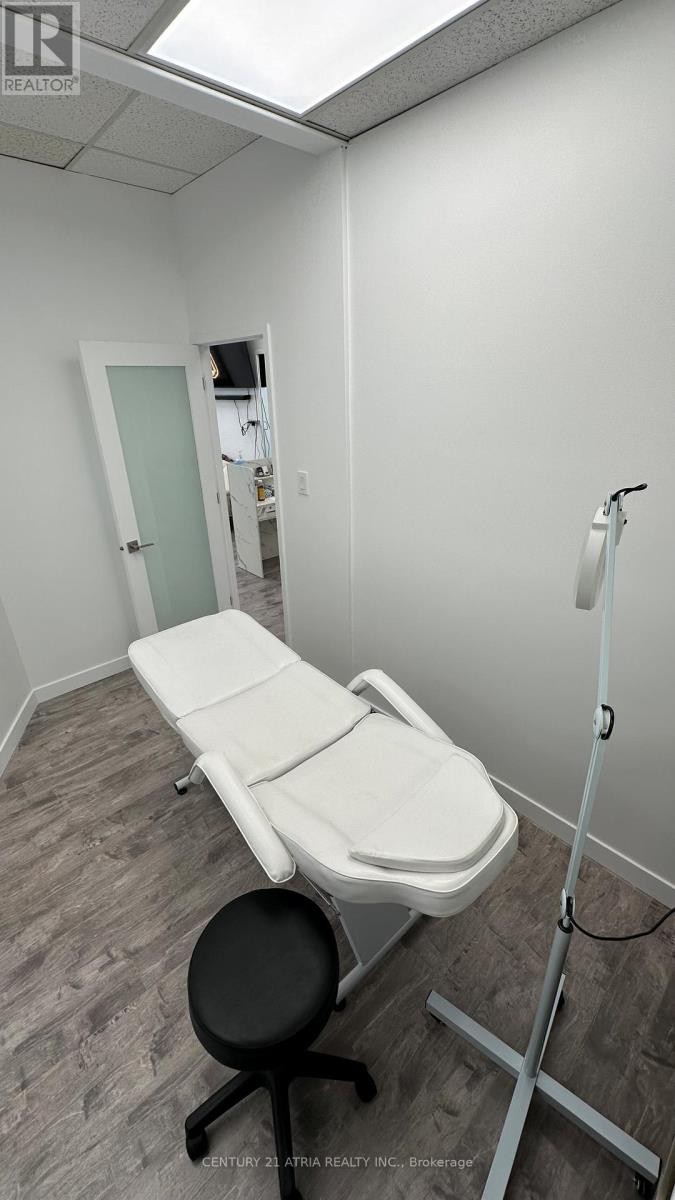 












106 - 557 DIXON ROAD

,
Toronto (West Humber-Clairville),




Ontario
M9W1A8

