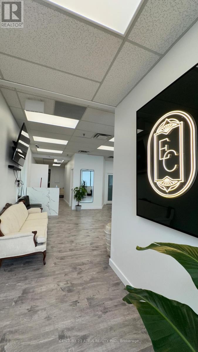 












106 - 557 DIXON ROAD

,
Toronto (West Humber-Clairville),




Ontario
M9W1A8


