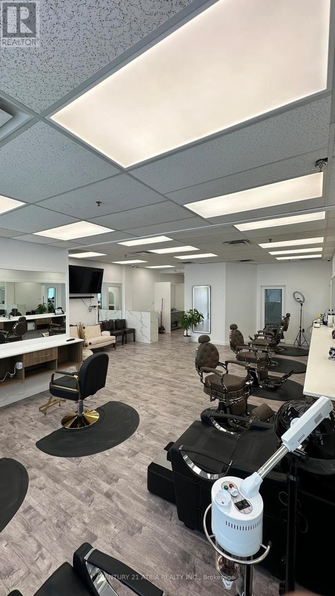 












106 - 557 DIXON ROAD

,
Toronto (West Humber-Clairville),




Ontario
M9W1A8

